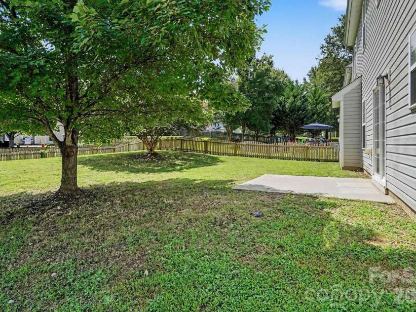 10035 Barrands Lane, Charlotte, NC 28278.  MLS# CAR4414588, YatesRealty ID 44893. 