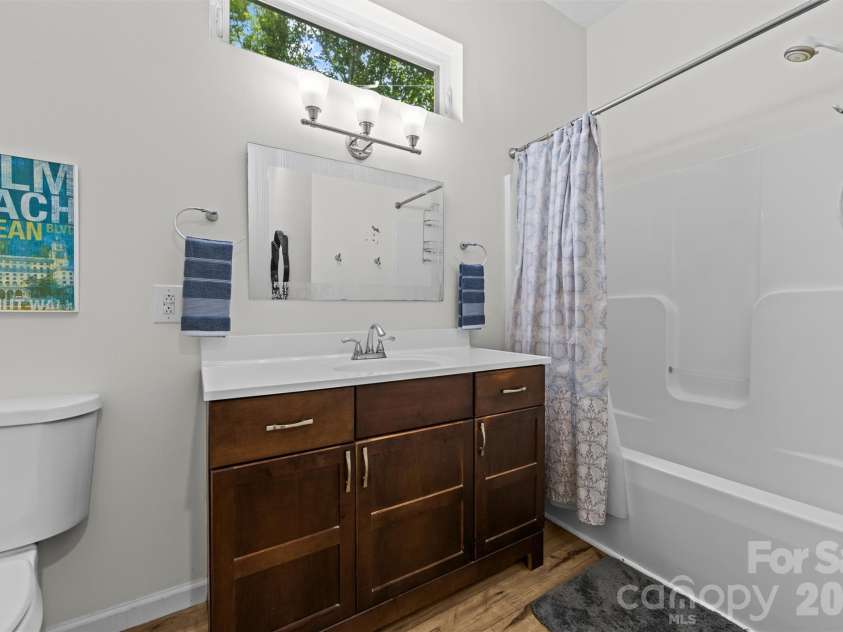 263 Pilgrims Lane, Burnsville, NC 28714.  MLS# CAR4415371, YatesRealty ID 44896. 2nd Living Space Full Bath