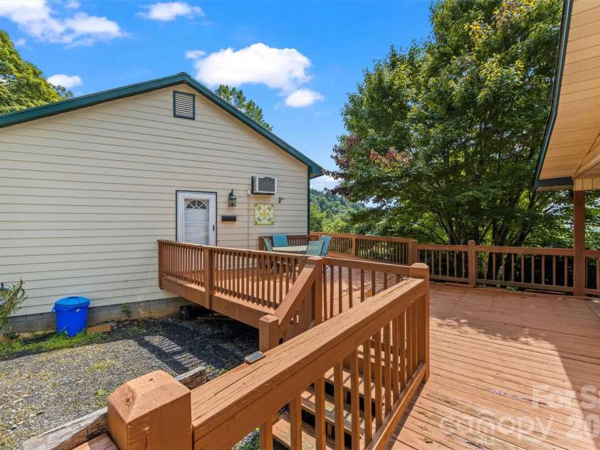 263 Pilgrims Lane, Burnsville, NC 28714.  MLS# CAR4415371, YatesRealty ID 44896. 