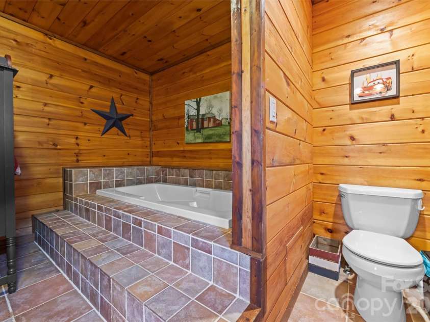 263 Pilgrims Lane, Burnsville, NC 28714.  MLS# CAR4415371, YatesRealty ID 44896. Guest private Bathroom