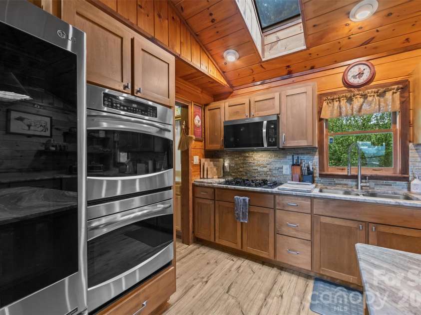 263 Pilgrims Lane, Burnsville, NC 28714.  MLS# CAR4415371, YatesRealty ID 44896. Kitchen