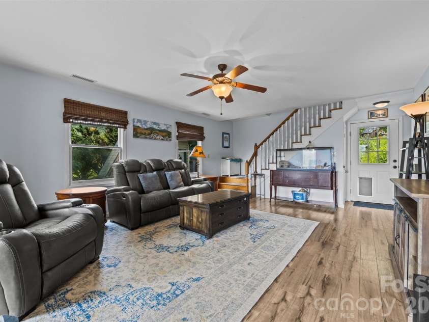 263 Pilgrims Lane, Burnsville, NC 28714.  MLS# CAR4415371, YatesRealty ID 44896. Living Room