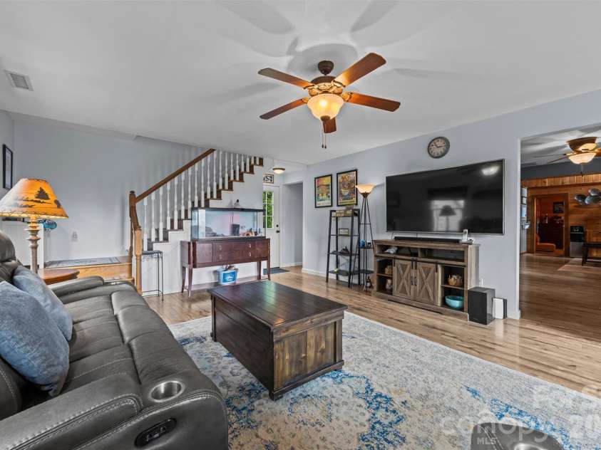 263 Pilgrims Lane, Burnsville, NC 28714.  MLS# CAR4415371, YatesRealty ID 44896. Living Room
