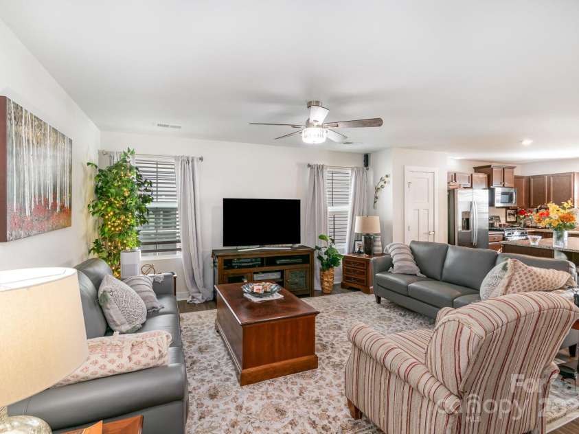 9740 Wardley Drive, Charlotte, NC 28215.  MLS# CAR4227129, YatesRealty ID 4490. 