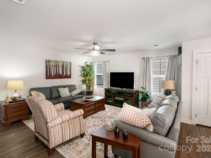 9740 Wardley Drive, Charlotte, NC 28215.  MLS# CAR4227129, YatesRealty ID 4490. 