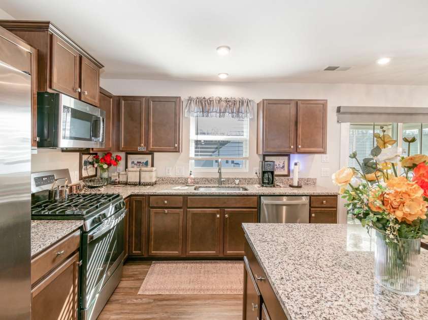 9740 Wardley Drive, Charlotte, NC 28215.  MLS# CAR4227129, YatesRealty ID 4490. 