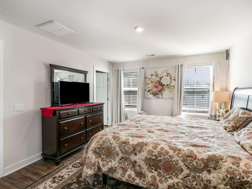 9740 Wardley Drive, Charlotte, NC 28215.  MLS# CAR4227129, YatesRealty ID 4490. 