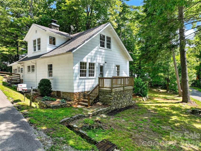 7 Bowers Road, Black Mountain, NC 28711.  MLS# CAR4413537, YatesRealty ID 44901. 