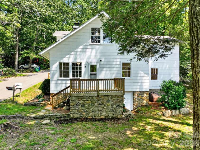 7 Bowers Road, Black Mountain, NC 28711.  MLS# CAR4413537, YatesRealty ID 44901. 