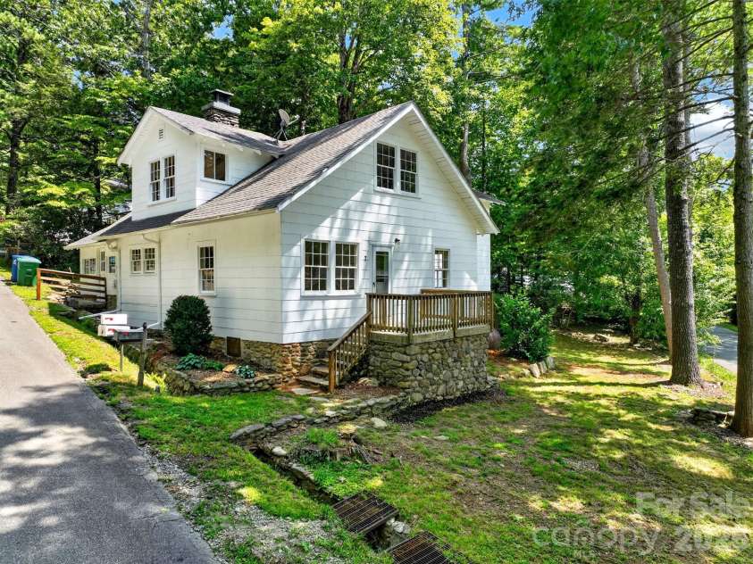 7 Bowers Road, Black Mountain, NC 28711.  MLS# CAR4413537, YatesRealty ID 44901. 