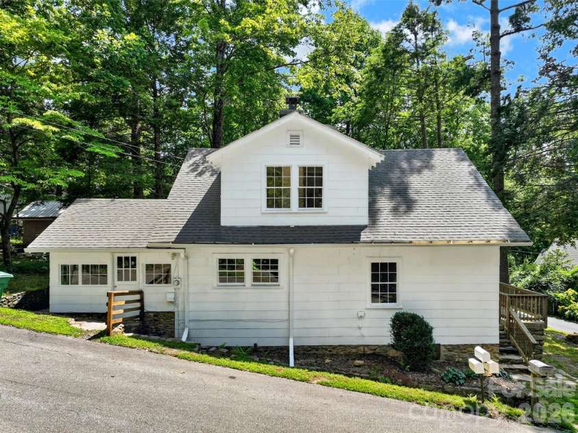 7 Bowers Road, Black Mountain, NC 28711.  MLS# CAR4413537, YatesRealty ID 44901. 