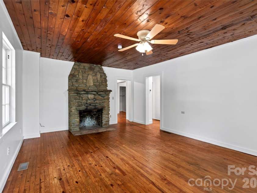 7 Bowers Road, Black Mountain, NC 28711.  MLS# CAR4413537, YatesRealty ID 44901. 