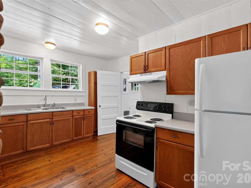 7 Bowers Road, Black Mountain, NC 28711.  MLS# CAR4413537, YatesRealty ID 44901. 