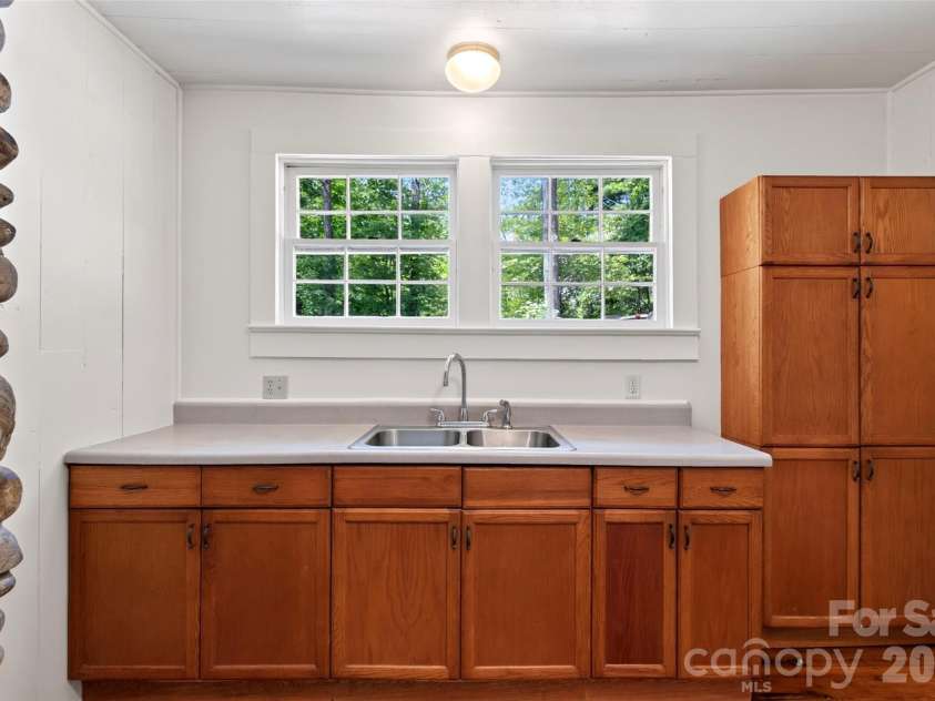 7 Bowers Road, Black Mountain, NC 28711.  MLS# CAR4413537, YatesRealty ID 44901. 