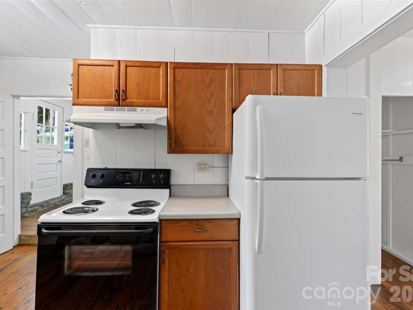 7 Bowers Road, Black Mountain, NC 28711.  MLS# CAR4413537, YatesRealty ID 44901. 