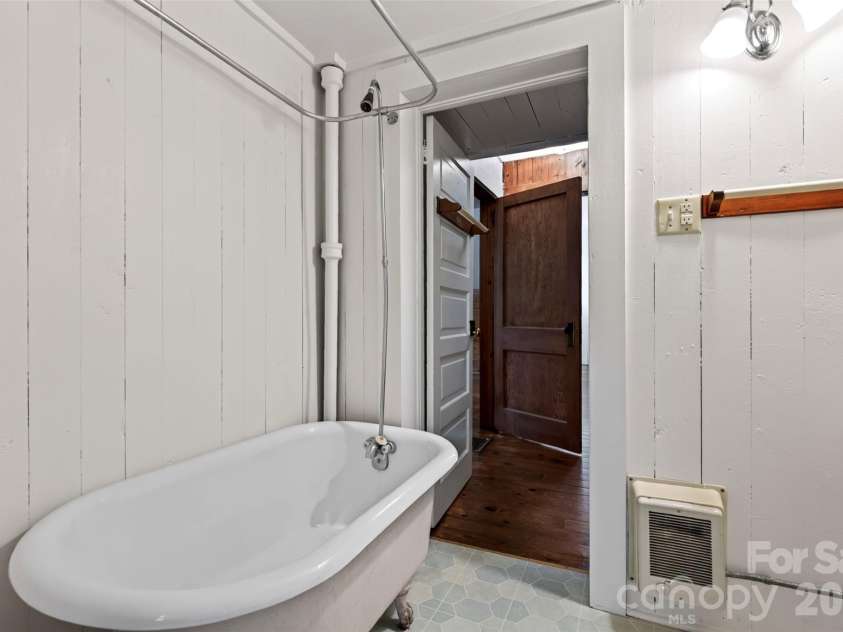 7 Bowers Road, Black Mountain, NC 28711.  MLS# CAR4413537, YatesRealty ID 44901. 