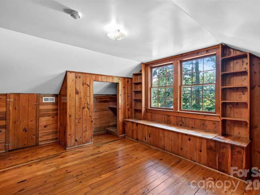 7 Bowers Road, Black Mountain, NC 28711.  MLS# CAR4413537, YatesRealty ID 44901. 