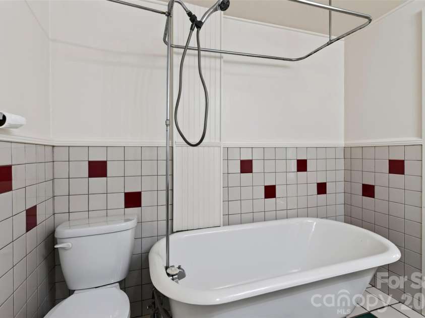 7 Bowers Road, Black Mountain, NC 28711.  MLS# CAR4413537, YatesRealty ID 44901. 