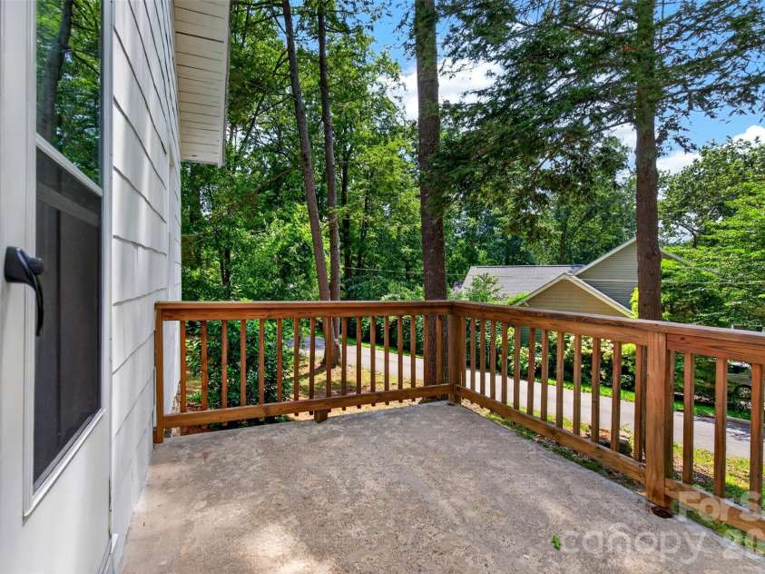 7 Bowers Road, Black Mountain, NC 28711.  MLS# CAR4413537, YatesRealty ID 44901. 