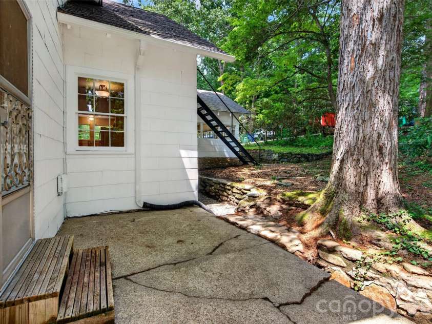 7 Bowers Road, Black Mountain, NC 28711.  MLS# CAR4413537, YatesRealty ID 44901. 