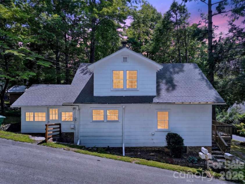 7 Bowers Road, Black Mountain, NC 28711.  MLS# CAR4413537, YatesRealty ID 44901. 