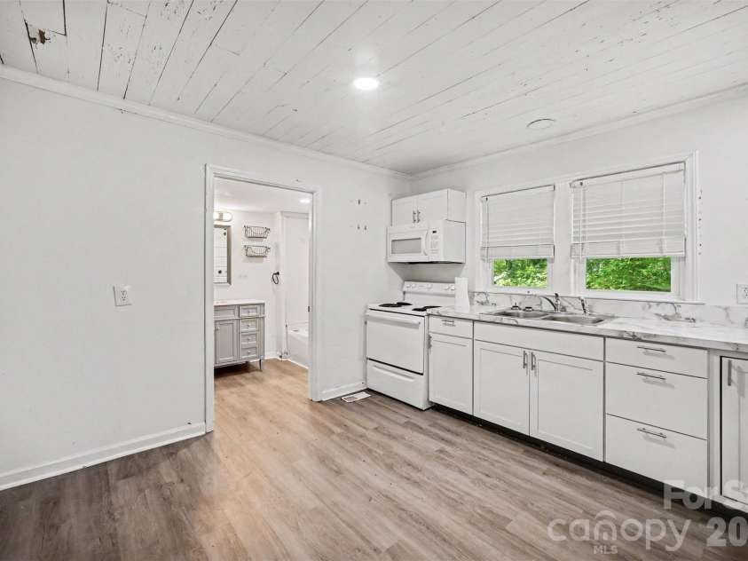 3069 Chinook Trail, Lincolnton, NC 28092.  MLS# CAR4415385, YatesRealty ID 44902. 
