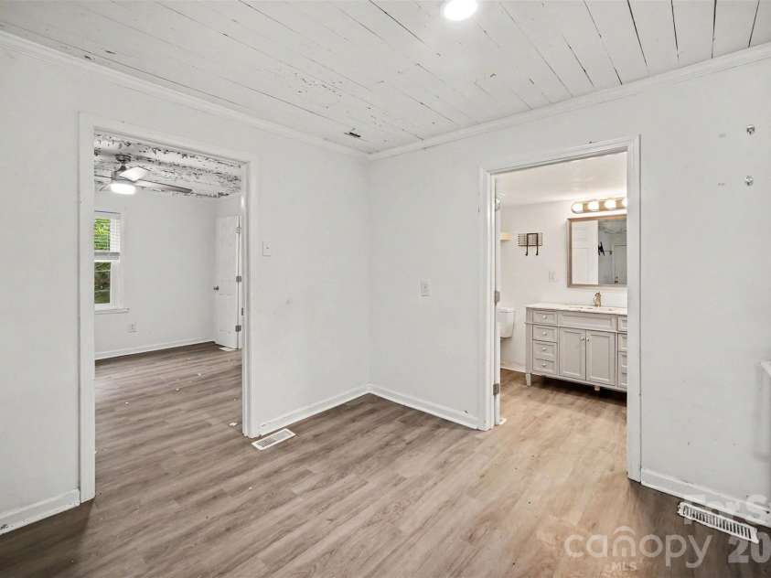 3069 Chinook Trail, Lincolnton, NC 28092.  MLS# CAR4415385, YatesRealty ID 44902. 