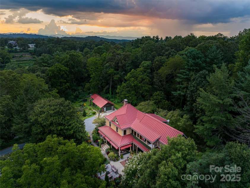 9 West Street Extension, Asheville, NC 28801.  MLS# CAR4299248, YatesRealty ID 44904. 