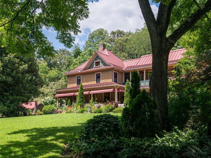 9 West Street Extension, Asheville, NC 28801.  MLS# CAR4299248, YatesRealty ID 44904. 