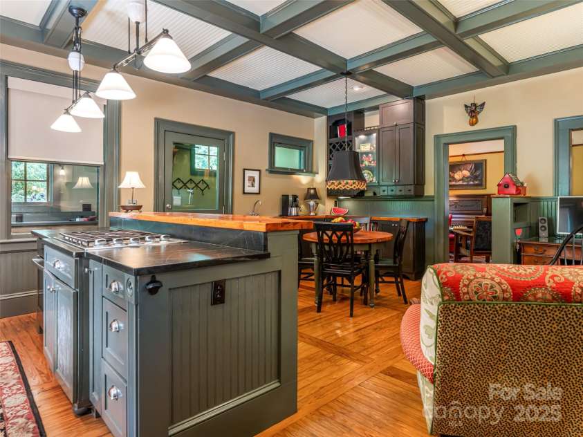 9 West Street Extension, Asheville, NC 28801.  MLS# CAR4299248, YatesRealty ID 44904. Kitchen/Keeping Room