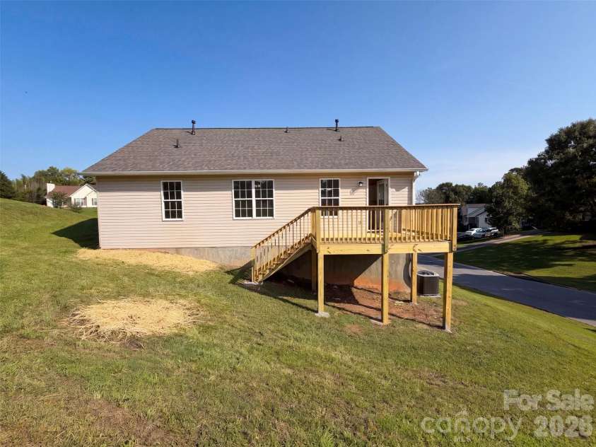 1667 Oakview Way, Rock Hill, SC 29730.  MLS# CAR4415405, YatesRealty ID 44905. 