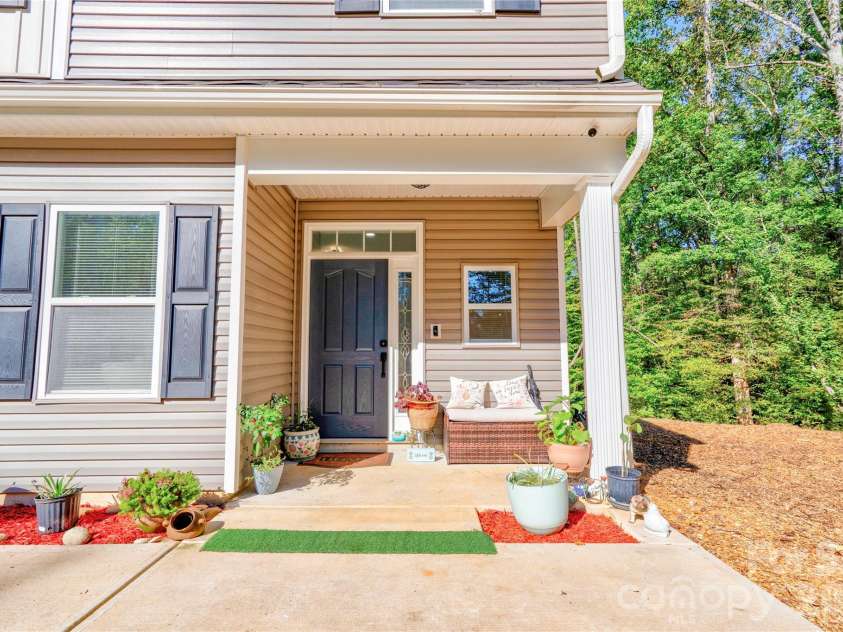 114 Tanya Lane, Shelby, NC 28152.  MLS# CAR4392402, YatesRealty ID 44906. Covered Front Porch