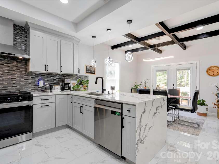 114 Tanya Lane, Shelby, NC 28152.  MLS# CAR4392402, YatesRealty ID 44906. Kitchen