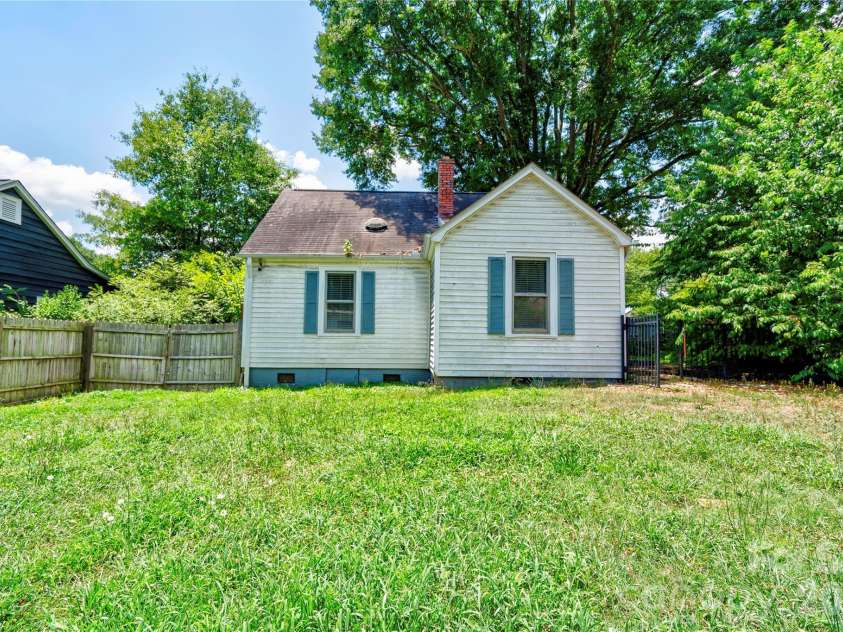 811 Kings Road, Shelby, NC 28150.  MLS# CAR4399686, YatesRealty ID 44907. Back