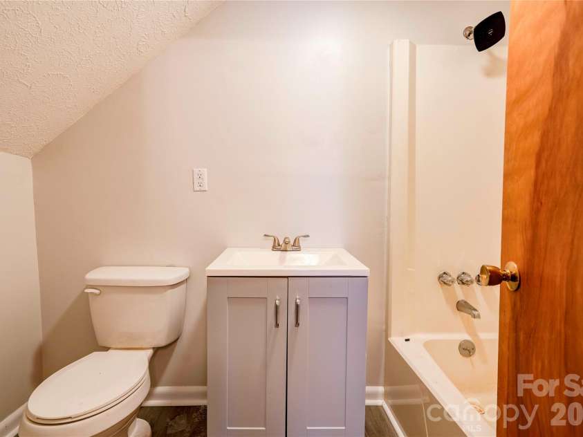 811 Kings Road, Shelby, NC 28150.  MLS# CAR4399686, YatesRealty ID 44907. Bathroom 2