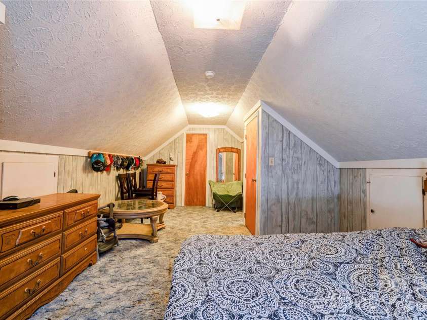 811 Kings Road, Shelby, NC 28150.  MLS# CAR4399686, YatesRealty ID 44907. Bonus Room
