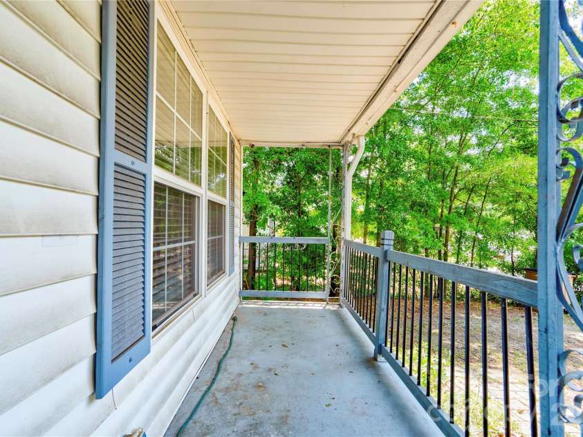 811 Kings Road, Shelby, NC 28150.  MLS# CAR4399686, YatesRealty ID 44907. Covered Front Porch