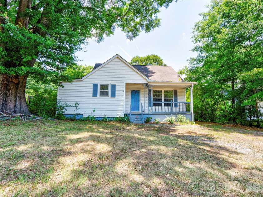 811 Kings Road, Shelby, NC 28150.  MLS# CAR4399686, YatesRealty ID 44907. Front