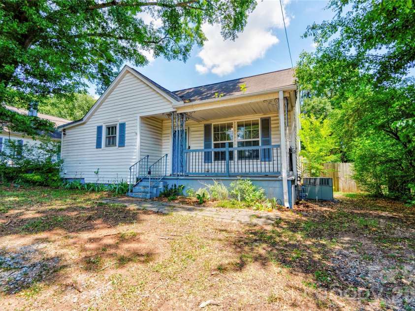 811 Kings Road, Shelby, NC 28150.  MLS# CAR4399686, YatesRealty ID 44907. Front Right