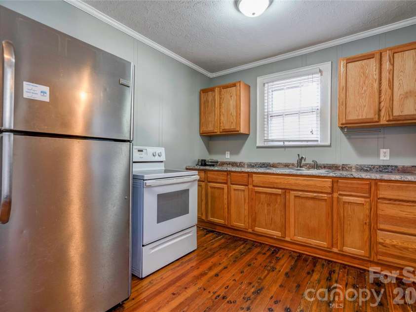 811 Kings Road, Shelby, NC 28150.  MLS# CAR4399686, YatesRealty ID 44907. Kitchen