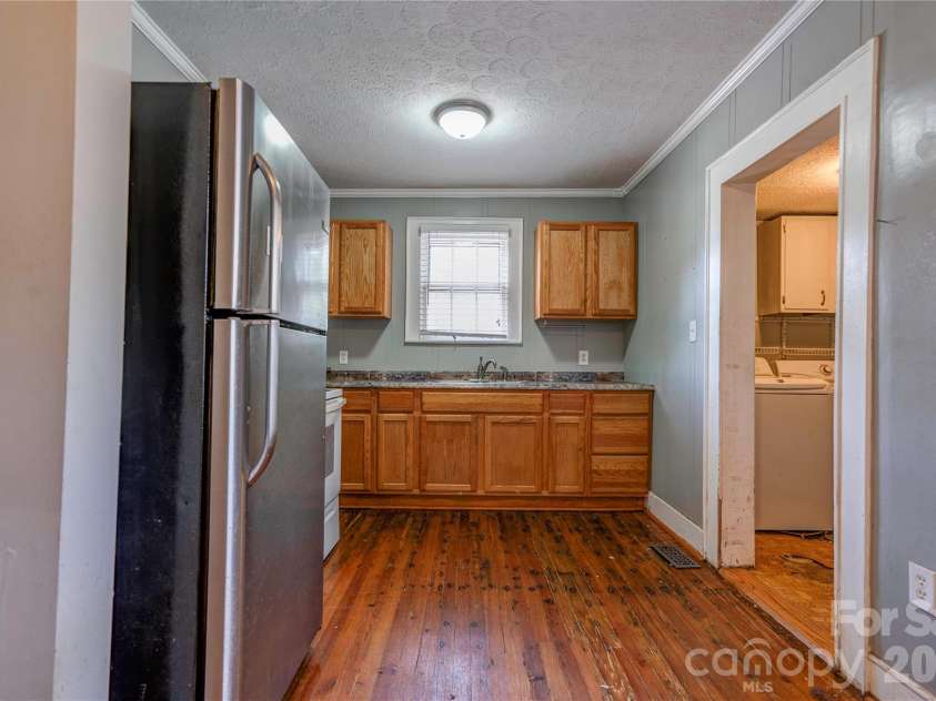 811 Kings Road, Shelby, NC 28150.  MLS# CAR4399686, YatesRealty ID 44907. Kitchen