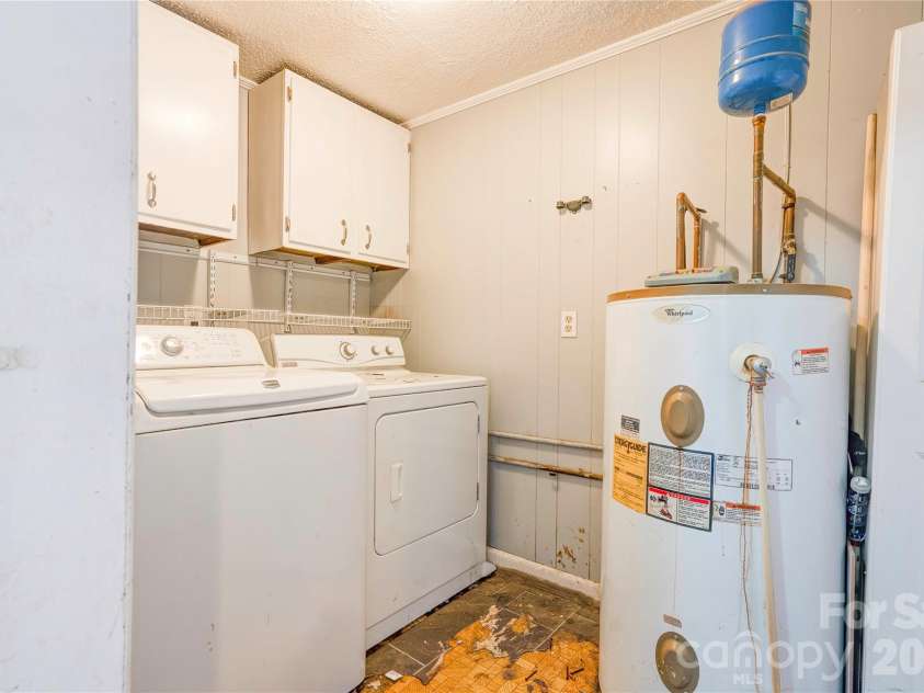 811 Kings Road, Shelby, NC 28150.  MLS# CAR4399686, YatesRealty ID 44907. Laundry Room