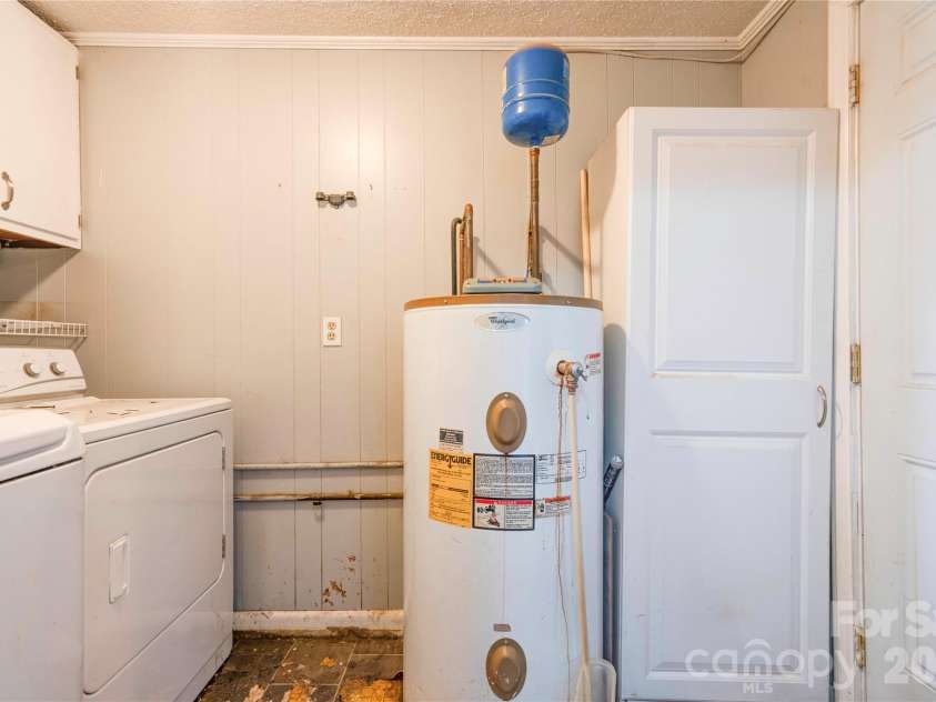 811 Kings Road, Shelby, NC 28150.  MLS# CAR4399686, YatesRealty ID 44907. Laundry Room