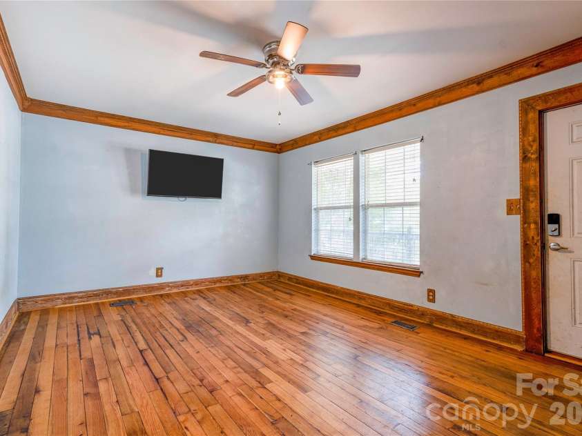 811 Kings Road, Shelby, NC 28150.  MLS# CAR4399686, YatesRealty ID 44907. Living Room