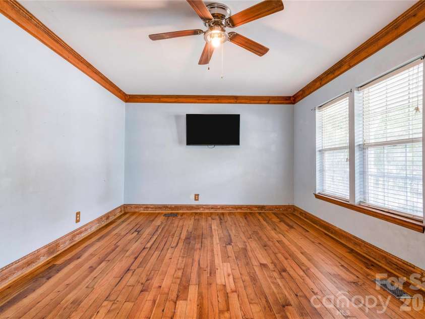 811 Kings Road, Shelby, NC 28150.  MLS# CAR4399686, YatesRealty ID 44907. Living Room