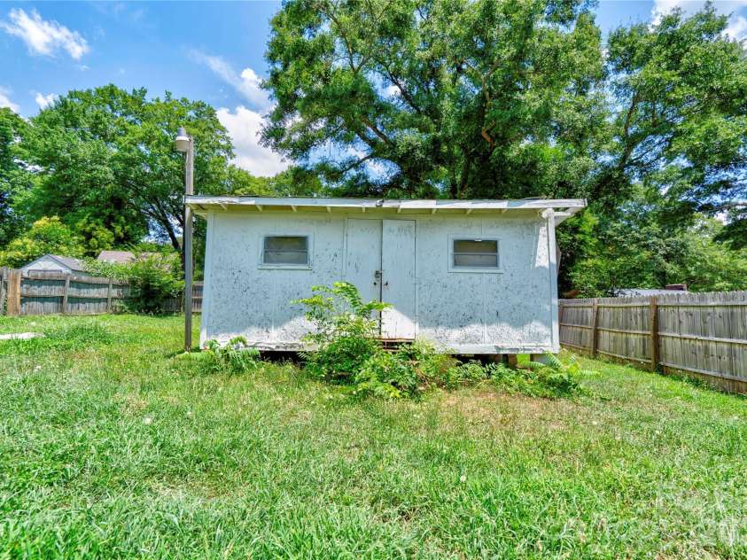 811 Kings Road, Shelby, NC 28150.  MLS# CAR4399686, YatesRealty ID 44907. Storage Building