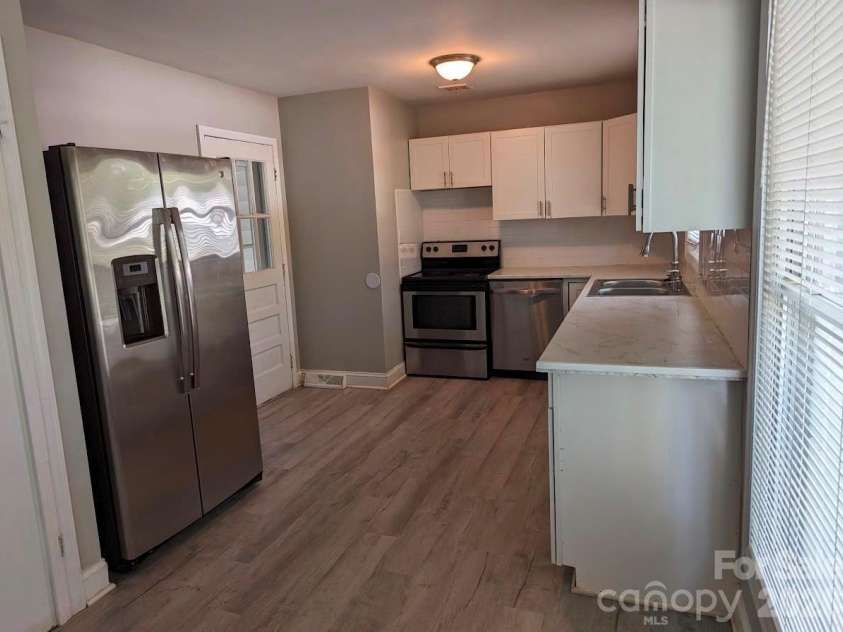 6610 Woodstream Drive, Charlotte, NC 28210.  MLS# CAR4415076, YatesRealty ID 44910. 