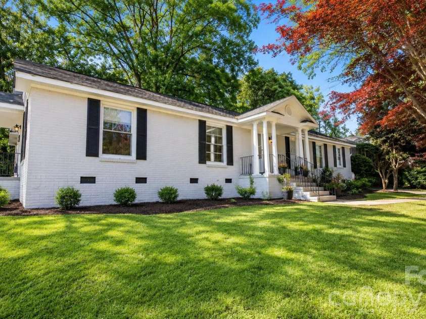 6610 Woodstream Drive, Charlotte, NC 28210.  MLS# CAR4415076, YatesRealty ID 44910. Front unit 6610 - AI-Enhanced Image