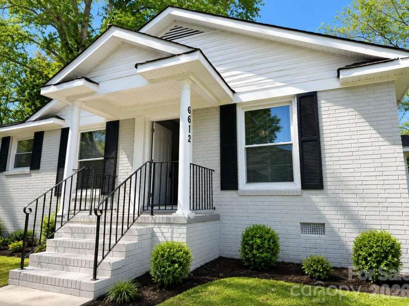 6610 Woodstream Drive, Charlotte, NC 28210.  MLS# CAR4415076, YatesRealty ID 44910. Side unit 6612 - AI-Enhanced Image
