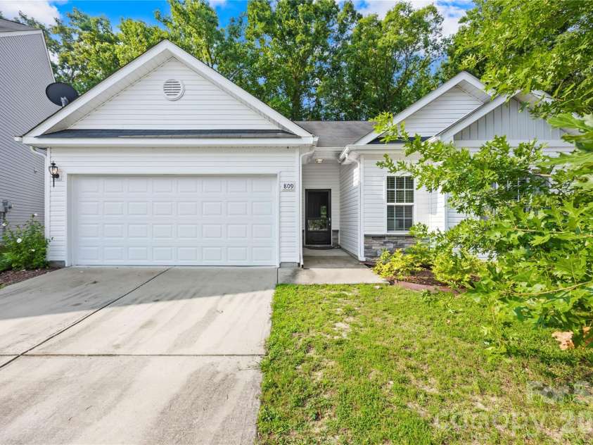 809 Gunnar Drive, Gastonia, NC 28054.  MLS# CAR4408682, YatesRealty ID 44911. 